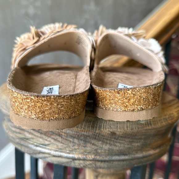NOT RATED ladies slip on sandal NWOT 8 1/2 brand new never worn tan soft flowers - Picture 13 of 13